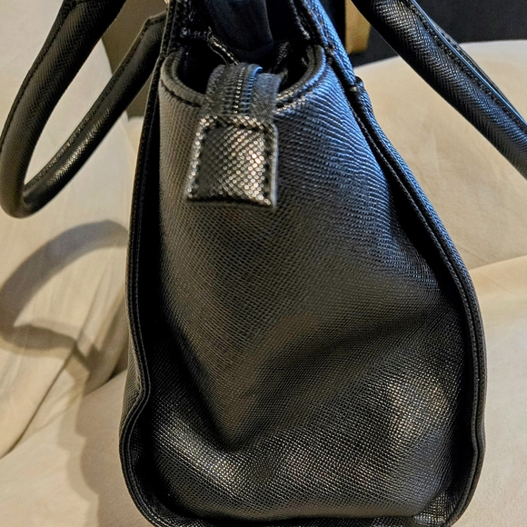 Kenneth Cole Reaction Anna Tote - Picture 7 of 8